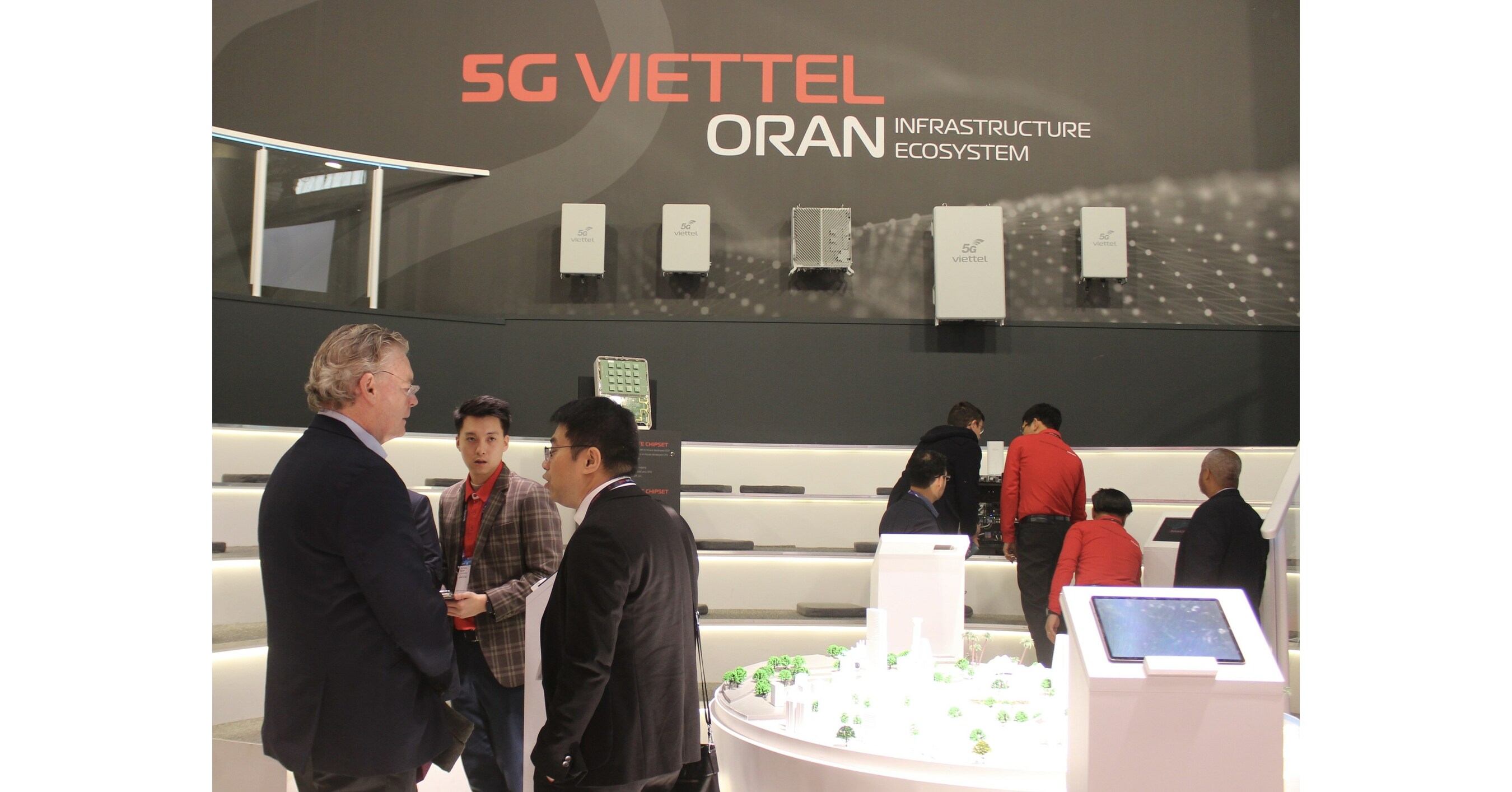 Viettel introduces 5G chipset and human AI to the global technology community