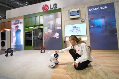 Highlighting LG Electronics’s ‘Zero Labor Home’ vision, the Zero Labor Home zone centers on LG’s ThinQ UP 2.0-compatible appliances and the groundbreaking LG Smart Home AI Agent, using cutting-edge robotic and multi-modal technologies that enable it to move, learn and comprehend in order to help free people from the burden of household chores. (PRNewsfoto/LG Electronics, Inc.)