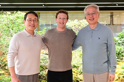 LG CEO William Cho and Meta Founder and CEO Mark Zuckerberg met at LG Twin Towers in Yeouido, Seoul (PRNewsfoto/LG Electronics)