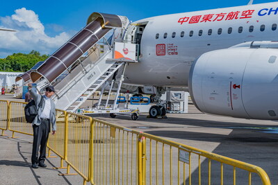 El primer avión C919 del mundo, propiedad de China Eastern Airlines, completa su primer vuelo internacional (PRNewsfoto/China Eastern Airlines)