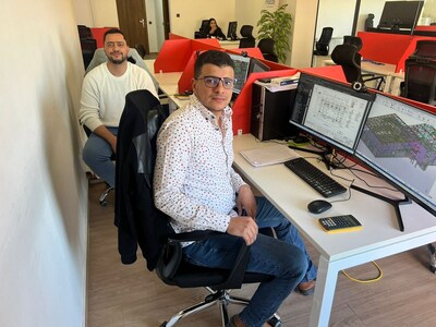 Abdel et Rachid, les deux dessinateurs travaillant pour Structures CPI  partir des bureaux d'ANCIA  Marrakech, au Maroc. (Groupe CNW/Ancia)