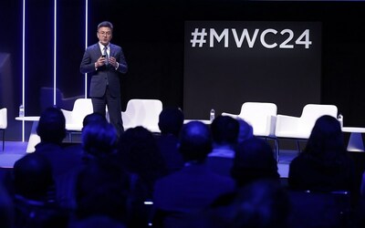 Liu Kang fazendo um discurso de abertura (PRNewsfoto/Huawei)