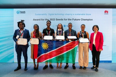 Prêmio para o campeão do Seeds for the Future 2023 (PRNewsfoto/Huawei Technologies Co., Ltd)