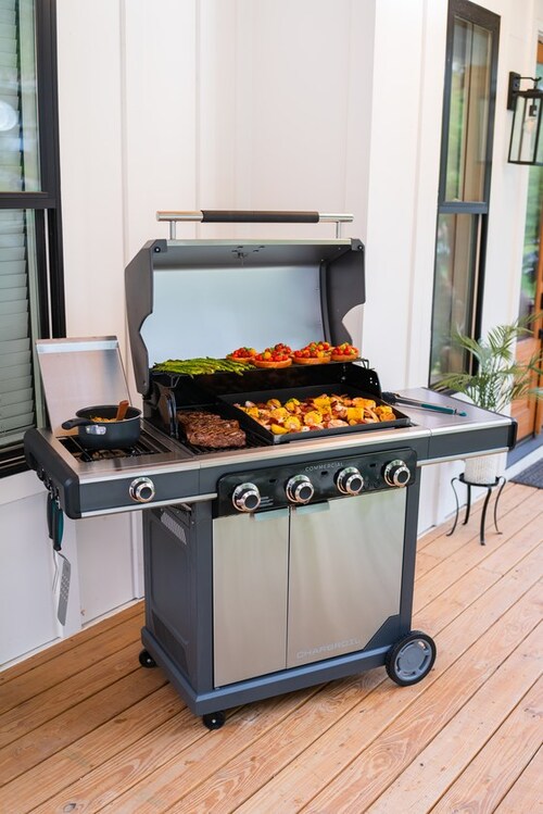 The Charbroil® Commercial Series™ Grill & Griddle Combo sets a new standard in grilling versatility, value and performance. Users can effortlessly swap surfaces and cook any meal, any time.