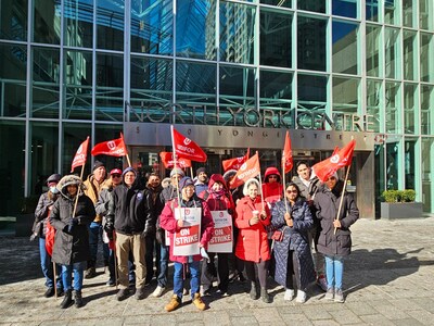 Unifor Local 673 members at the picket line in Toronto after GreenShield Canada workers went on strike, after the company refused to offer a fair wage increase and to address the key issue of job security and contracting out. (CNW Group/Unifor)