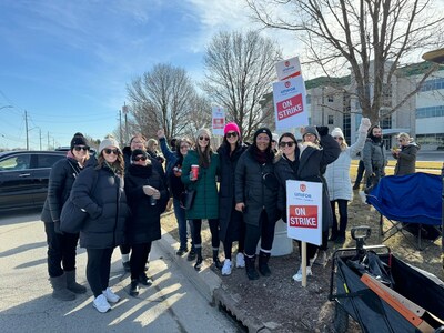 Unifor Local 240 members in Windsor, Ont. at the picket line after GreenShield Canada workers went on strike just after midnight on March 1. (CNW Group/Unifor)