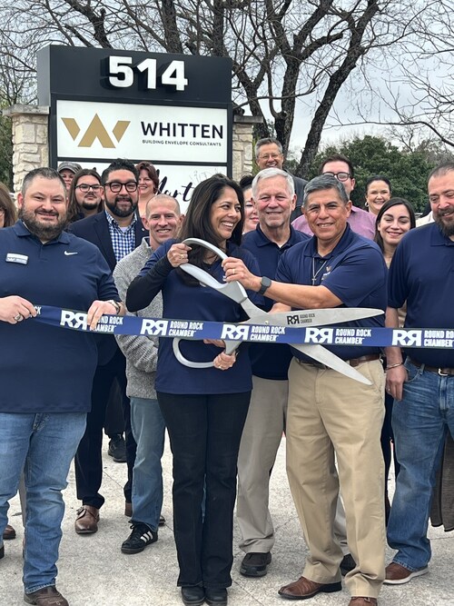 Rob and Cindy Hernandez - Whitten Round Rock Chamber Ribbon Cutting
