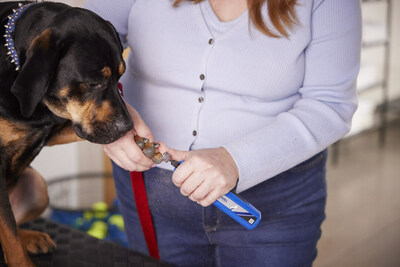 Dremel 7350-PETD is easy to use for pets of all sizes and gives users full control over their pet's nails from many angles.