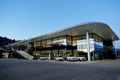 To celebrate International Women's Day, Mercedes-Benz Kelowna invited local women and girls to visit its state-of-the-art new facility and enjoy the premier screening of a new documentary about women in motorsports. The facility in Kelowna is the first-of-its-kind in Canada and showcases Mercedes-Benz's vision for the future of automotive retail. (CNW Group/Mercedes-Benz Canada Inc.)