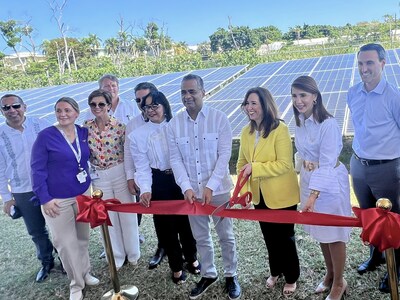 From the left: Jesus Mendez, Regional Director, Carnival Corp.; Sharon Mei, Amber Cove General Manager; Vicky Rey, VP, Gov. Affairs, Carnival Corp.; Jeff Rannik, Pres., Rannik Group; Alejandro Campos, Pres. of the Board, Dominican Port Authority; Elba Tineo, Municipal Director, Maimon; Joel Santos Echevarría, Minister of the Presidency, Dominican Republic; Christine Duffy, Pres., Carnival Cruise Line; Claritza Rochtte, Governor, Puerto Plata; Juan Fernández, VP, Strategic Operations, Carnival Corp.