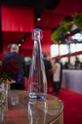 Vivreau glass Designer Bottle at Vanity Fair Oscar Party. Each bottle was engraved with a diamond tipped needle and hand painted with a gold filigree paint. (CNW Group/VIVREAU Advanced Water Systems)