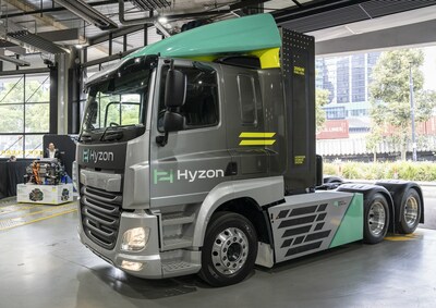 Hyzon's Prime Mover in the foreground with John Edgley, Managing Director, Hyzon Australia standing by the newly introduced single stack 200kW fuel cell system, which powers the vehicle.