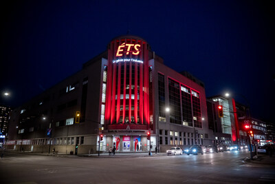 Illumination du campus en rouge, couleur de l'TS pour ses 50 ans. Crdits photo : Audrey Boivin (Groupe CNW/cole de technologie suprieure)