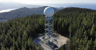 Vue arienne du radar mtorologique d'Halfmoon Peak, sur la Sunshine Coast, en Colombie-Britannique. (Groupe CNW/Environnement et Changement climatique Canada)