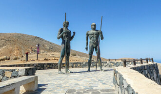 The Morro Velosa Statues viewpoint is situated at an altitude of 600m in the Rural Mountain Park Betancuria.