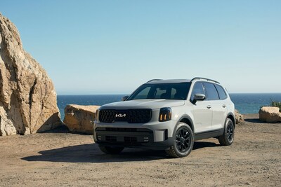 U.S. News & World Report nombró al Kia Telluride, por quinto año consecutivo, como el mejor SUV mediano de 3 filas en su programa de premios "Mejores autos para las familias" (PRNewsfoto/Kia America)