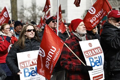 Unifor rallies against Bell job cuts (CNW Group/Unifor)