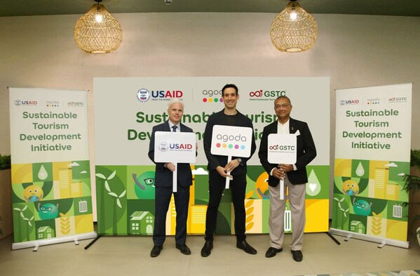 (left to right): Dr. Bryan Byrne, USAID/India Development Partnerships and Innovations Office, Director; Mr. Omri Morgenshtern, CEO, Agoda; Mr. CB Ramkumar, Vice Chair, GSTC.