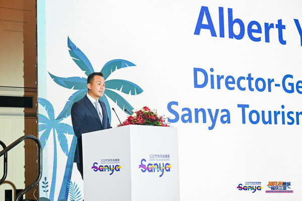 Albert Yip, Director-general of Sanya Tourism Board delivering a speech at the tourism promotion event in Singapore