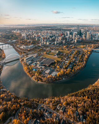 Vue arienne de la rivire Saskatchewan Nord et de la ville d'Edmonton
Photo : Travel Alberta / Dan Schykulski (Groupe CNW/Parcs Canada (HQ))