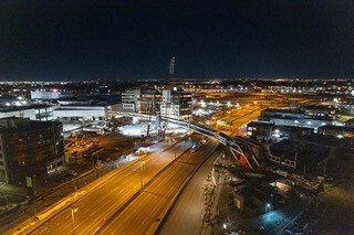 The skybridge linking De la Savane metro station to Royalmount (CNW Group/Royalmount)