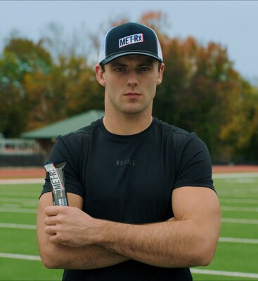 Brock Bowers poses with MET Rx bar.