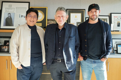From left: Bang Si-Hyuk (Chairman of HYBE), Sir Lucian Grainge (Chairman and CEO of Universal Music Group), Scooter Braun (CEO of HYBE America). Photo Credit: Jordan Strauss