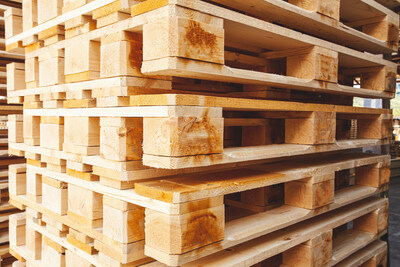 Pila de palés (fotografía: 123rf.com) (PRNewsfoto/National Wooden Pallet & Container Association)