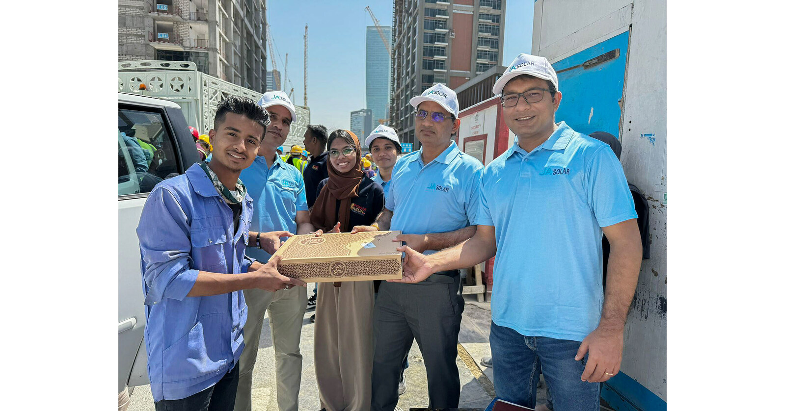 JA Solar Donates Iftar Meals to Underprivileged Solar Workers in UAE