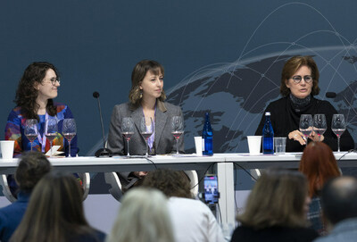 Stephanie Johnson and two Top Sommeliers at wine2wine Business Forum 2023