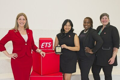 Jennifer Maccarone, députée de Westmount-Saint-Louis, Sarah Thammavongsa-Deslauriers, présidente des Ingénieuses, Rose-Andrée Daceus et Anne-Marie Béland, co-fondatrices des Ingénieuses. Crédit photo : Josiane Farand - L'Art de capter. (Groupe CNW/École de technologie supérieure)