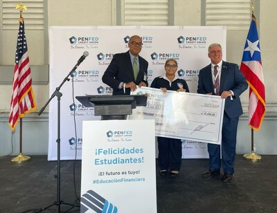 Adriana M. Espiritusanto Cairo, a student at Escuela Superior Rafael Cordero Molina, receives a $1,250 scholarship in recognition of her work throughout the Tu Dinero, Tu Sueño program.