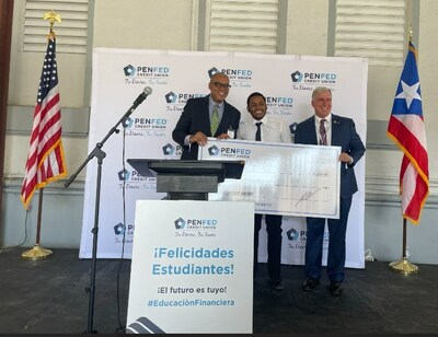 Franklin A. Guzmn Coln, a student at Escuela Superior Rafael Cordero Molina, receives a $1,250 scholarship in recognition of his work throughout the Tu Dinero, Tu Sueo program.