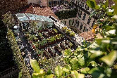 Terrace with garden and 360-degree view of Milan