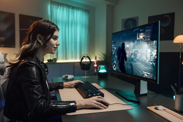 The XG272-2K-OLED boasts an up to 0.01ms pixel response time, ideal for fast-paced gaming.