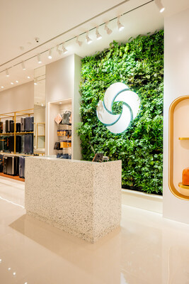 Green Wall & table made of recycled plastic (PRNewsfoto/Samsonite)