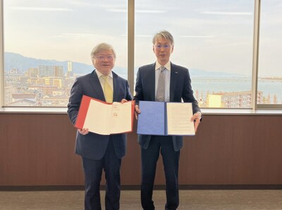  Mr. David Chou, Founder and Chairman of GAIT, and Mr. Mamoru Morii, Director and SVP of NEG, joyfully commemorate the successful establishment of their partnership.
