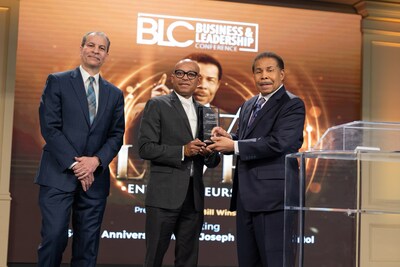 Dr. Bill Winston Welcomed Thousands of Attendees and Awarded Nearly $20,000 to Entrepreneurs at 2024 Business &amp; Leadership Conference