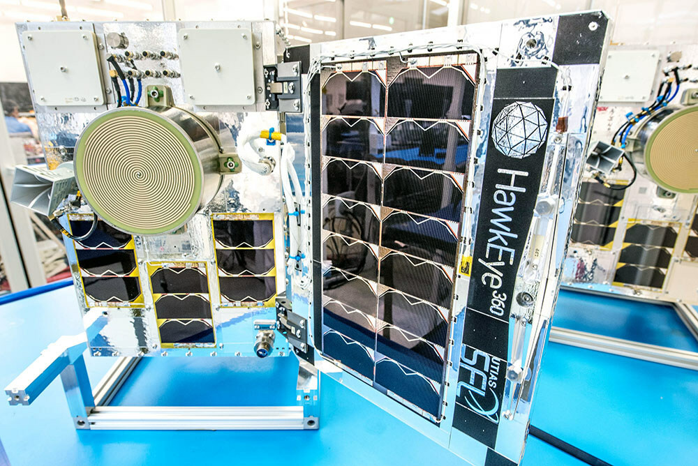 Final checks conducted on a Cluster 9 satellite in the SFL facility prior to launch