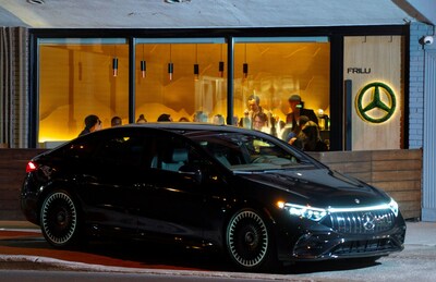 The Mercedes-AMG EQS Sedan is pictured outside of MICHELIN-Starred and MICHELIN Green Star-awarded restaurant FRILU at the inaugural A Taste of the Future dining event. The unique dining series is inspired by the relationship between tradition and innovation that exists in the culinary arts, as well as automotive engineering. (CNW Group/Mercedes-Benz Canada Inc.)