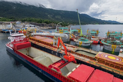 Peak and CSL have a history of collaborating on innovative solutions, including the installation of ballast material into 11 floating foundations for the Hywind Tampen project. Peak CSL Group aims to deliver safe, timely and cost-efficient solutions that reduce the environmental footprint of projects.