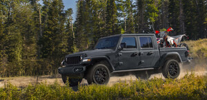 Total Eclipse: 2024 Jeep® Gladiator adds new, black NightHawk package