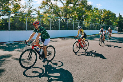 Cyclistes sur le circuit (Groupe CNW/Ville de Montral - Socit du parc Jean-Drapeau)