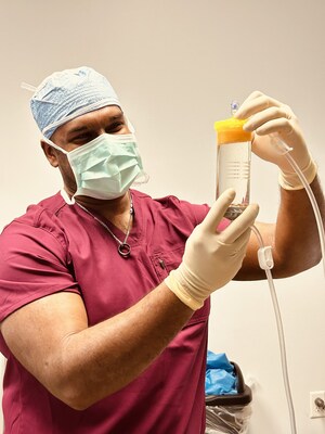 Orthopaedic surgeon, Dr. Cristin Mathew, enrolls a patient in the Lipogems ARISE US FDA IDE Knee OA Study