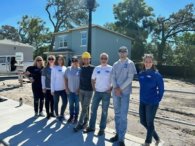 Members of the Mattamy team volunteer at a Habitat for Humanity build day in Tampa. (CNW Group/Mattamy Homes Limited)
