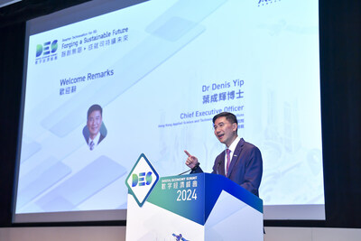 Dr Denis Yip, CEO, ASTRI, delivers a welcome speech at the “Energy, Environment & Mobility Forum” in the Digital Economy Summit