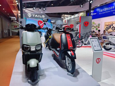 Long-Range Electric Motorcycles UNIVERSE ?left? and CITY HOLIDAY ?right? of TAILG