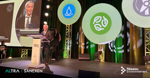 Jean Paquin reçoit le prix Distinction du Membre de l'année de Réseau Environnement