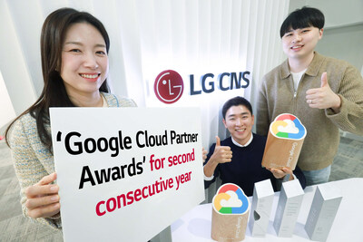 Employees of LG CNS Cloud Business division celebrate winning ?Google Cloud Partner Awards' for the second consecutive year