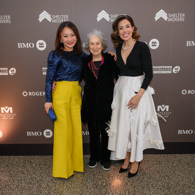 Dr. Toni Zhong, Margaret Atwood and Emily Burnett. (CNW Group/Shelter Movers)